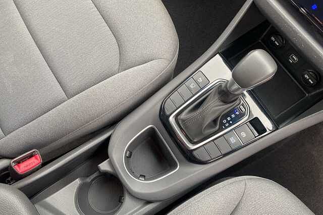 Hyundai IONIQ 1.6 GDi Hybrid SE Connect 5dr DCT Red