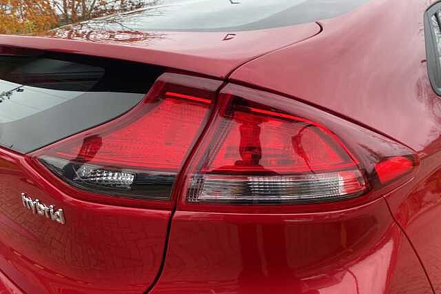 Hyundai IONIQ 1.6 GDi Hybrid SE Connect 5dr DCT Red