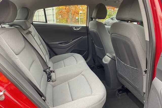 Hyundai IONIQ 1.6 GDi Hybrid SE Connect 5dr DCT Red
