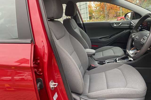 Hyundai IONIQ 1.6 GDi Hybrid SE Connect 5dr DCT Red