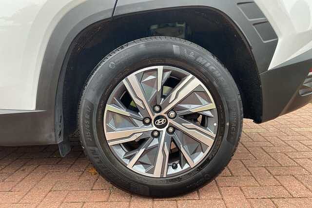 Hyundai TUCSON 1.6 TGDi 48V MHD SE Connect 5dr 2WD DCT White