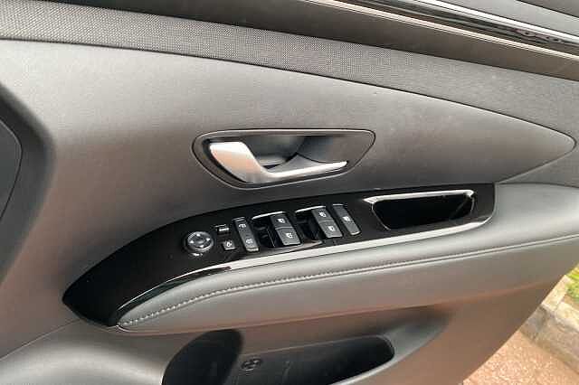 Hyundai TUCSON 1.6 TGDi 48V MHD SE Connect 5dr 2WD DCT White
