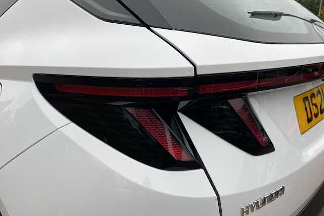 Hyundai TUCSON 1.6 TGDi 48V MHD SE Connect 5dr 2WD DCT White
