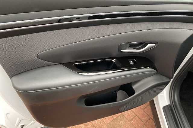 Hyundai TUCSON 1.6 TGDi 48V MHD SE Connect 5dr 2WD DCT White