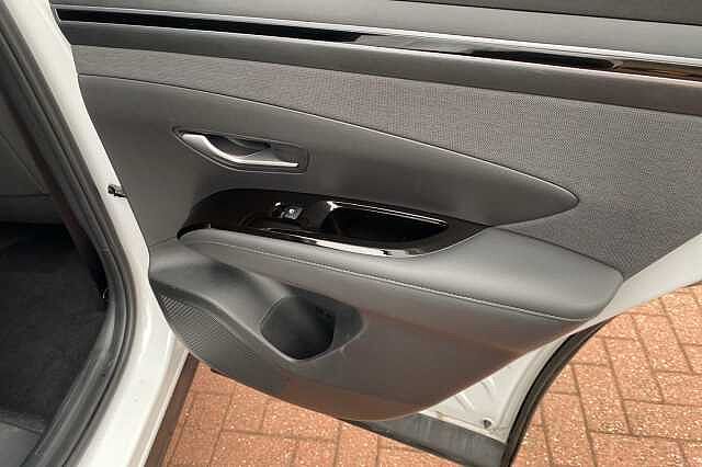 Hyundai TUCSON 1.6 TGDi 48V MHD SE Connect 5dr 2WD DCT White