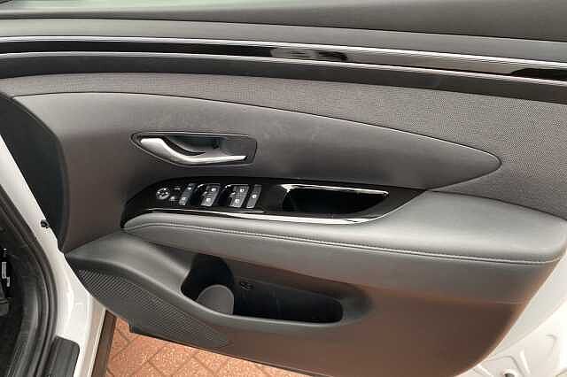 Hyundai TUCSON 1.6 TGDi 48V MHD SE Connect 5dr 2WD DCT White