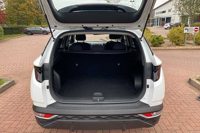 Hyundai TUCSON 1.6 TGDi 48V MHD SE Connect 5dr 2WD DCT White
