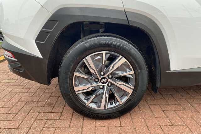 Hyundai TUCSON 1.6 TGDi 48V MHD SE Connect 5dr 2WD DCT White