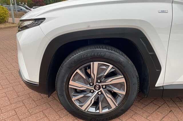 Hyundai TUCSON 1.6 TGDi 48V MHD SE Connect 5dr 2WD DCT White