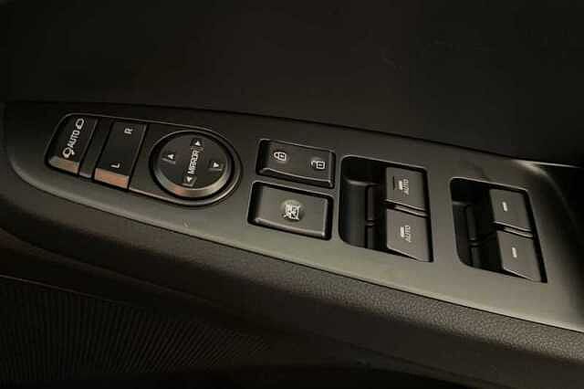 Hyundai IONIQ 1.6 h-GDi Premium Hatchback 5dr Petrol Hybrid DCT Euro 6 (s/s) (141 ps) Silver