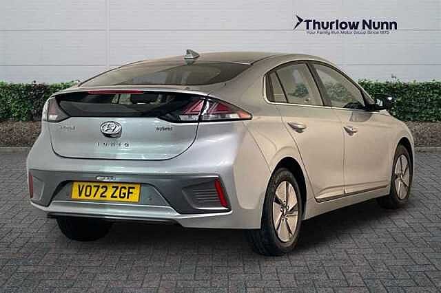 Hyundai IONIQ 1.6 h-GDi Premium Hatchback 5dr Petrol Hybrid DCT Euro 6 (s/s) (141 ps) Silver