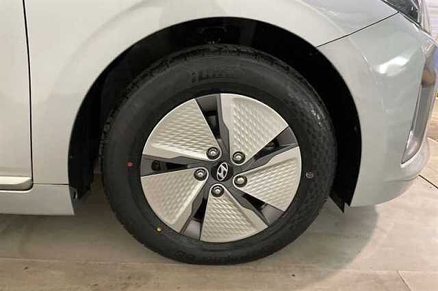 Hyundai IONIQ 1.6 h-GDi Premium Hatchback 5dr Petrol Hybrid DCT Euro 6 (s/s) (141 ps) Silver
