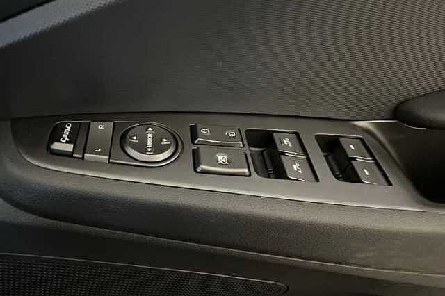 Hyundai IONIQ 1.6 h-GDi Premium Hatchback 5dr Petrol Hybrid DCT Euro 6 (s/s) (141 ps)