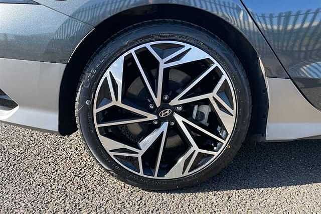 Hyundai IONIQ 6 77.4kWh Premium Saloon 4dr Electric Auto (228 ps)