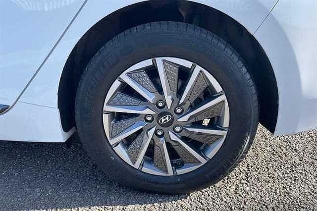 Hyundai IONIQ 38.3kWh Premium Hatchback 5dr Electric Auto (136 ps)