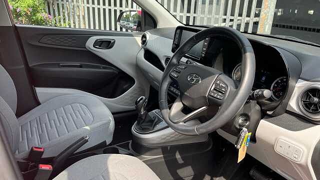 Hyundai I10 1.0 Automatic Dragon red