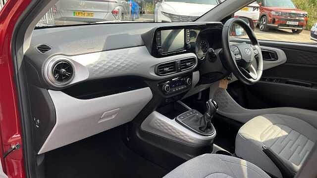 Hyundai I10 1.0 Automatic Dragon red