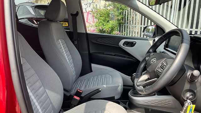Hyundai I10 1.0 Automatic Dragon red