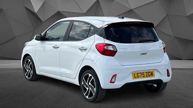 Hyundai I10 i10 1.2 Premium Hatchback 5dr Petrol Auto ATLAS WHITE