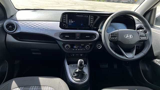 Hyundai I10 i10 1.2 Premium Hatchback 5dr Petrol Auto ATLAS WHITE