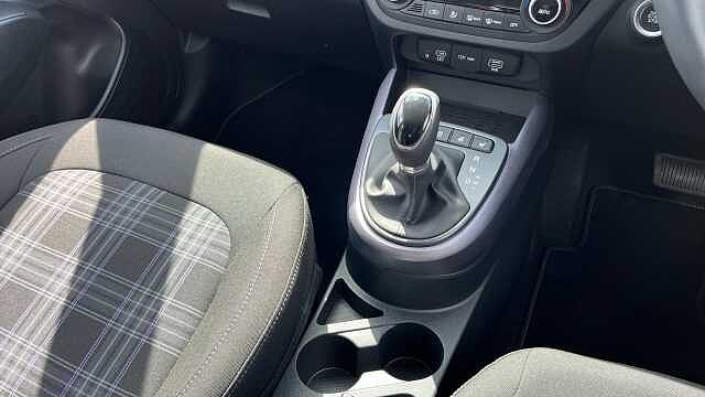 Hyundai I10 i10 1.2 Premium Hatchback 5dr Petrol Auto ATLAS WHITE