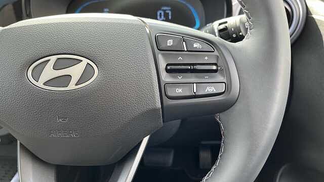 Hyundai I10 i10 1.2 Premium Hatchback 5dr Petrol Auto ATLAS WHITE