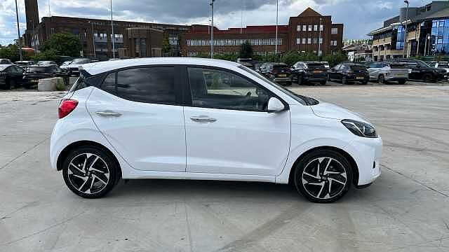 Hyundai I10 i10 1.2 Premium Hatchback 5dr Petrol Auto ATLAS WHITE