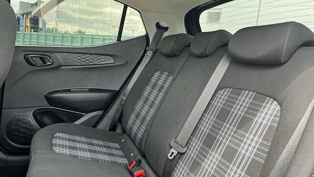 Hyundai I10 i10 1.2 Premium PHANTOM BLACK