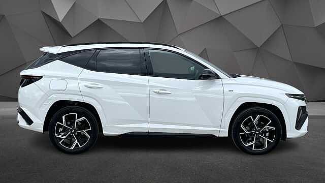 Hyundai TUCSON 1.6T Plug-in Hybrid N Line 5dr Auto White