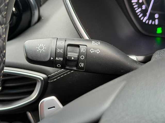 Hyundai Santa Fe 2.2 CRDi Premium SUV 5dr Diesel Auto 4WD Euro 6 (s/s) 7 Seat (200 ps)
