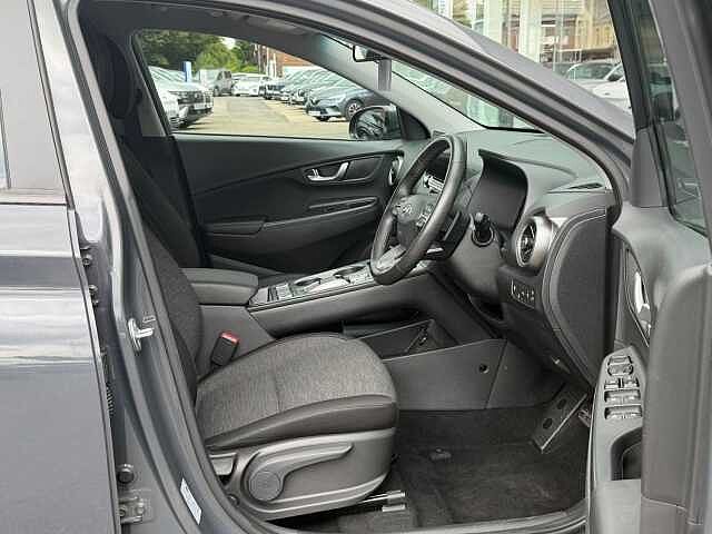 Hyundai KONA 39kWh Premium Auto 5dr (10.5kW Charger) Grey