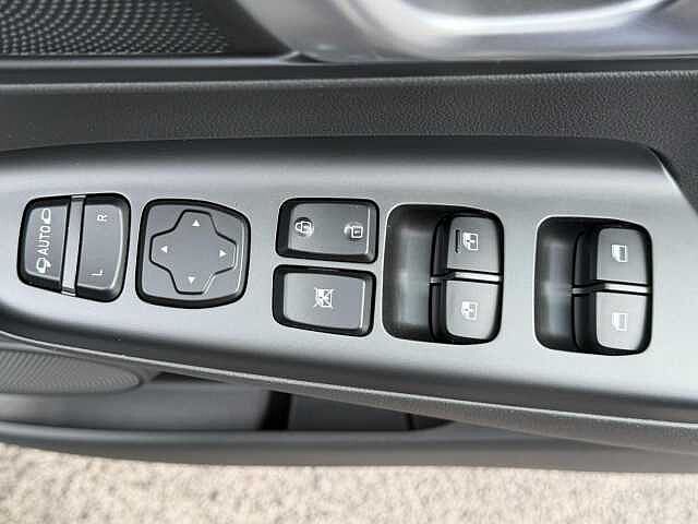 Hyundai KONA 39kWh Premium Auto 5dr (10.5kW Charger) Grey