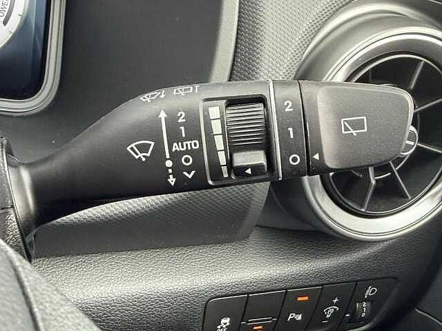 Hyundai KONA 39kWh Premium Auto 5dr (10.5kW Charger) Grey