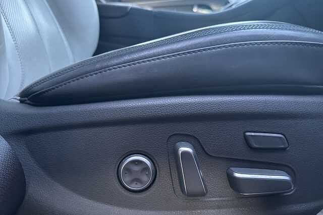 Hyundai SANTA FE 1.6 TGDi Hybrid Ultimate 5dr 4WD Auto