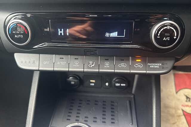 Hyundai KONA 1.6 GDi Hybrid Premium 5dr DCT White