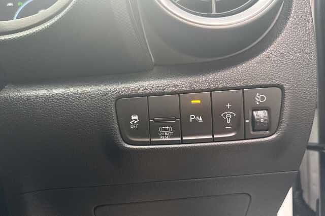 Hyundai KONA 1.6 GDi Hybrid Premium 5dr DCT White