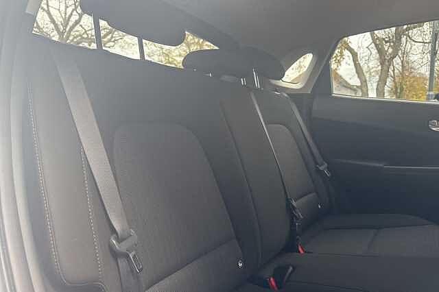 Hyundai KONA 1.6 GDi Hybrid Premium 5dr DCT White