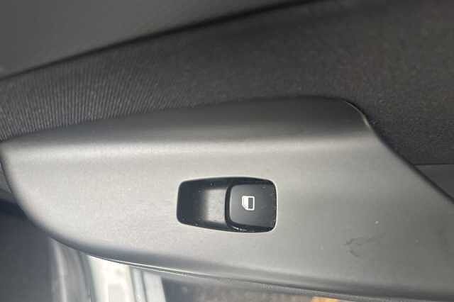 Hyundai KONA 1.6 GDi Hybrid Premium 5dr DCT White