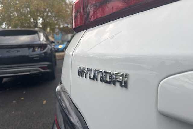 Hyundai KONA 1.6 GDi Hybrid Premium 5dr DCT White