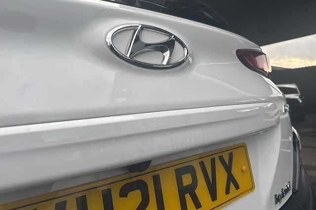 Hyundai KONA 1.6 GDi Hybrid Premium 5dr DCT White