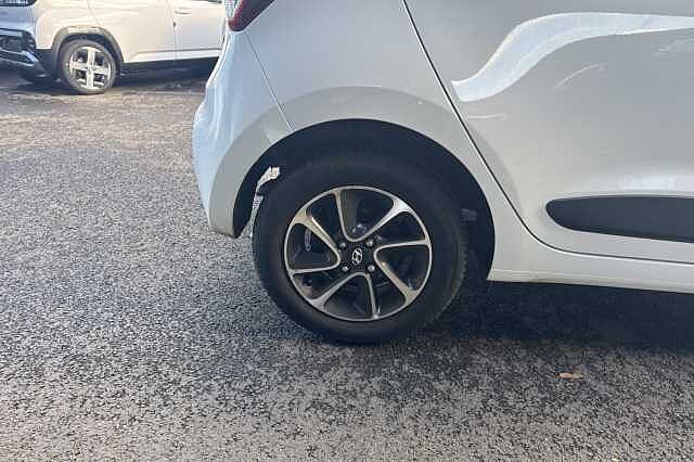 Hyundai i10 1.2 Premium 5dr