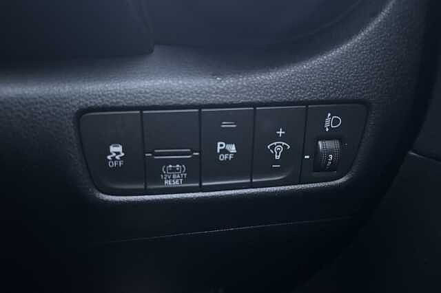 Hyundai KONA 1.6 GDi Hybrid SE Connect 5dr DCT Red