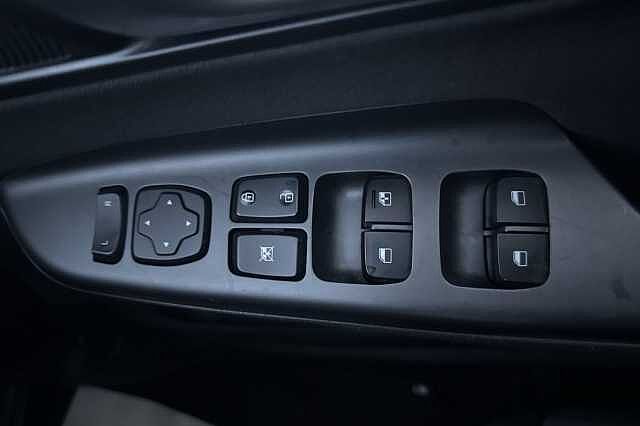 Hyundai KONA 1.6 GDi Hybrid SE Connect 5dr DCT Red