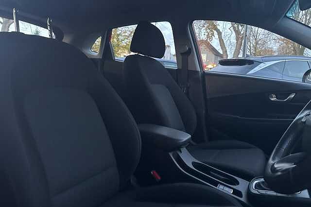 Hyundai KONA 1.6 GDi Hybrid SE Connect 5dr DCT Red