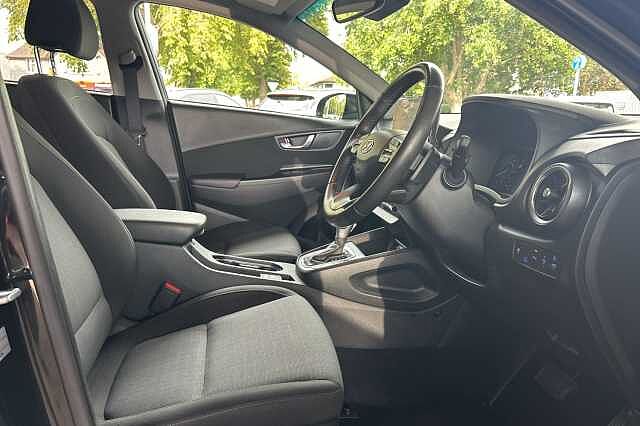 Hyundai KONA 1.6 GDi Hybrid Premium 5dr DCT Black