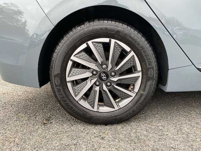 Hyundai Ioniq 38.3kWh Premium SE Hatchback 5dr Electric Auto (136 ps)
