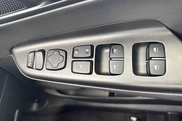 Hyundai KONA 1.6 GDi Hybrid Ultimate 5dr DCT Red