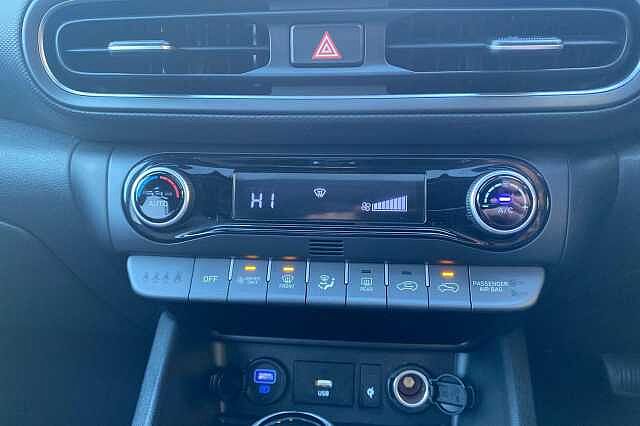 Hyundai KONA 1.6 GDi Hybrid Ultimate 5dr DCT White