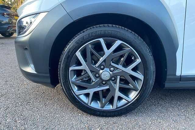 Hyundai KONA 1.6 GDi Hybrid Ultimate 5dr DCT White