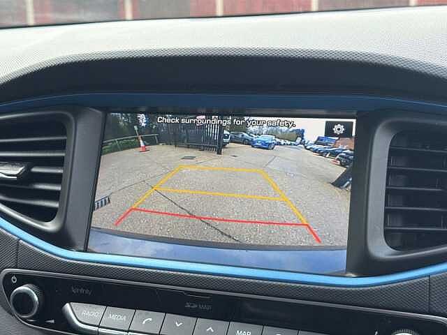 Hyundai IONIQ 1.6 GDi Hybrid Premium 5dr DCT